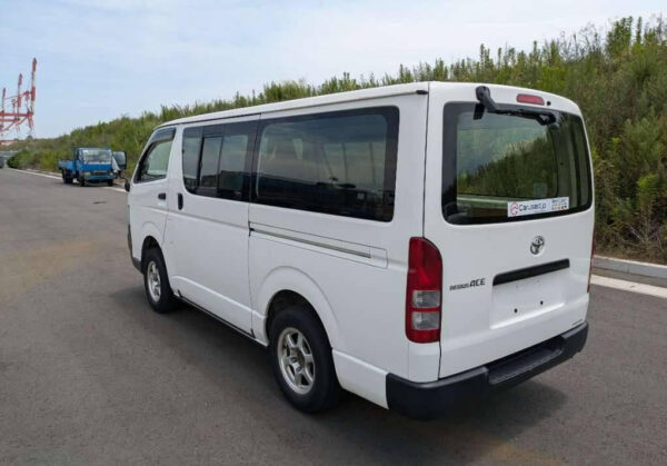 2006 Toyota Regiusace Van KDH205V DX LONG - Image 3