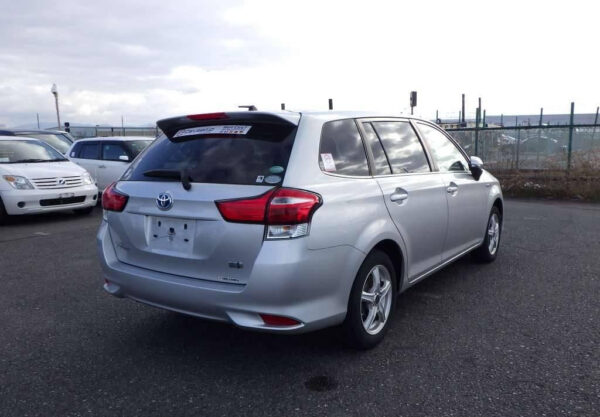 2016 Toyota Corolla Fielder NKE165G Hybrid G - Image 4