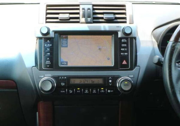 2004 Toyota Hilux Surf VZN215W SSR-X - Image 7